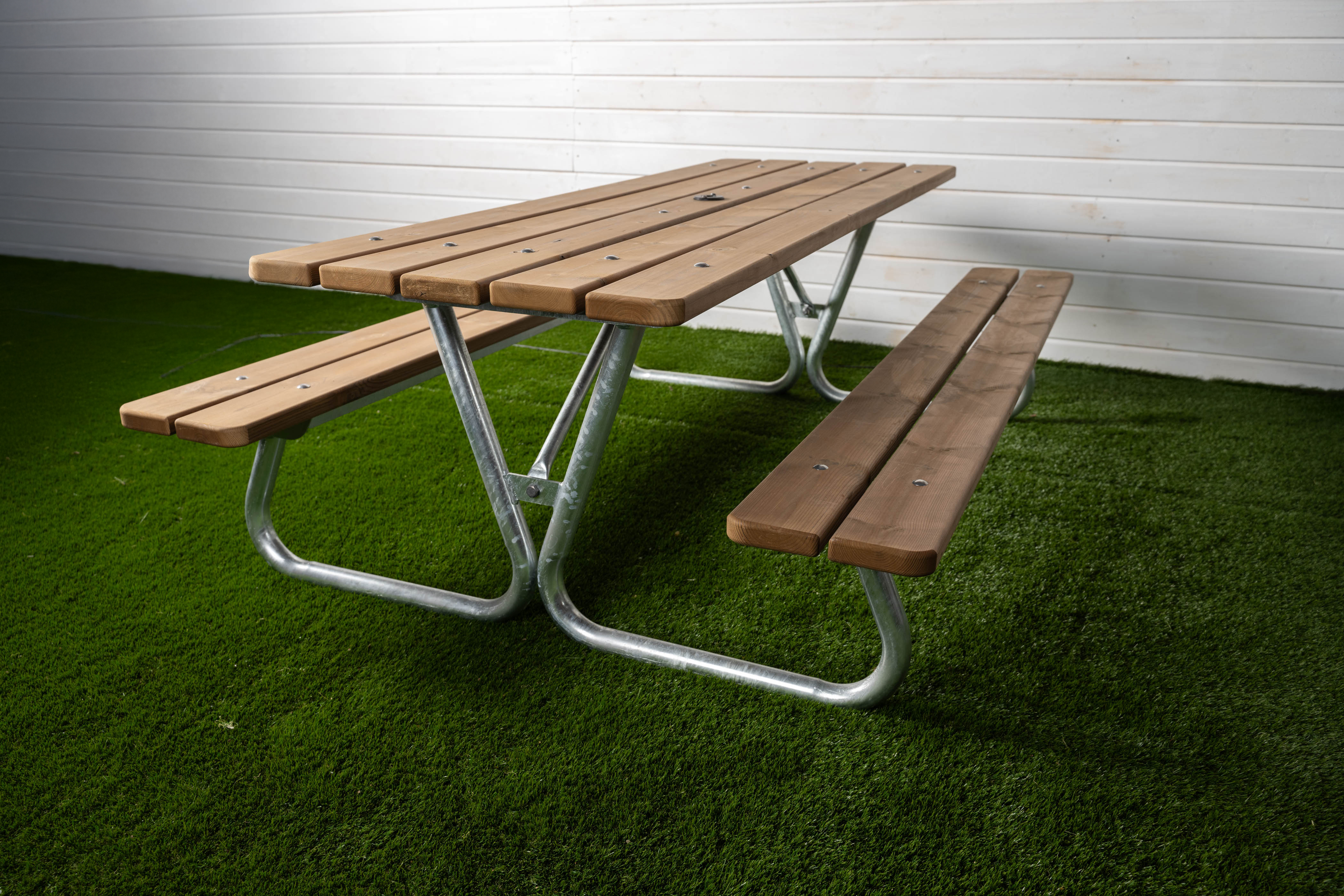 Picnic Table Hallon